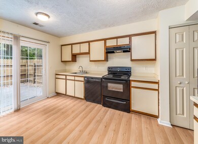 14016A Grumble Jones Ct, Centreville, VA 20121 - photo 6