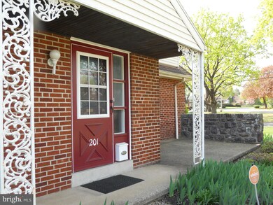 201 Emerald Ave, Reading, PA 19606 - photo 7