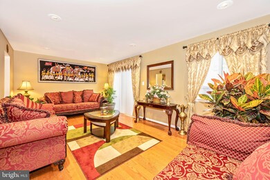 9694 Lindenbrook St, Fairfax, VA 22031 - photo 4