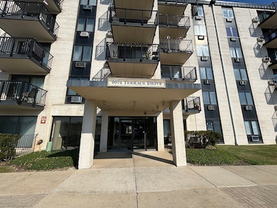 9074 W Terrace Dr unit 4N, Niles, IL 60714 - photo 2