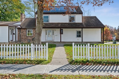 16 Lakewood Pkwy, Burlington, VT 05408 - photo 2