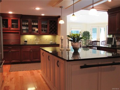 Stunning Chefs Kitchen - Granite Counters - Cherry
