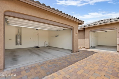 733 W Champions Run Way, Oro Valley, AZ 85755 - photo 3