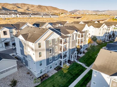 14681 S Astin Ln unit R302, Herriman, UT 84096 - photo 2