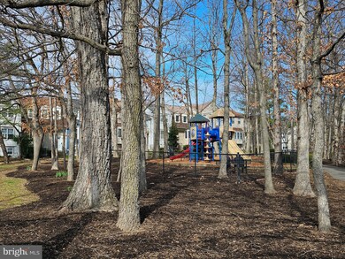 2312 Hunters Square Ct, Reston, VA 20191 - photo 4