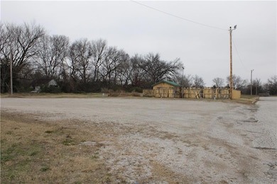 3222 W Main St, Independence, KS 67301 - photo 2