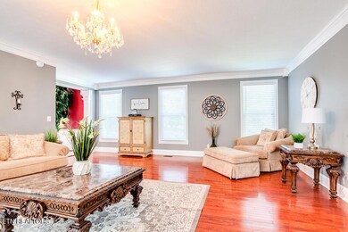 008230826-1-6310CrownHillDrKnoxvilleTN-S