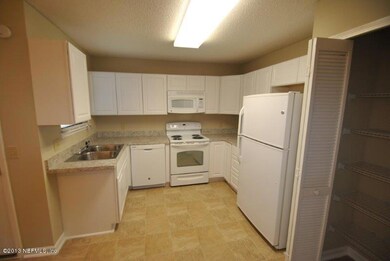 7839 Hunters Lake Cir S, Jacksonville, FL 32210 - photo 3