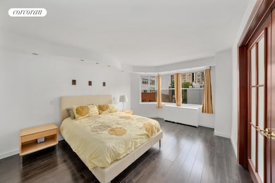 150 E 61st St unit 6E, New York, NY 10065 - photo 5
