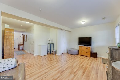 13121 Blossom Hill Way, Germantown, MD 20874 - photo 6