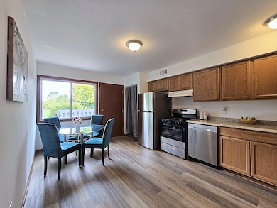 1522 Big Bend Rd unit G, Waukesha, WI 53189 - photo 2