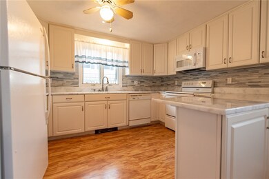 252 Bertenshaw Rd, Woonsocket, RI 02895 - photo 3