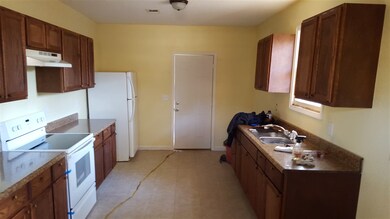 124 Carter Cir, Warner Robins, GA 31093 - photo 2