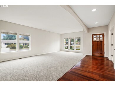 Living Room/Entrance