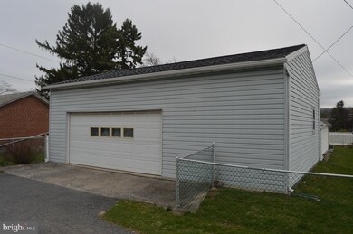 508 Muhlenberg St, Reading, PA 19605 - photo 2