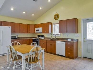 011_KitchenDining