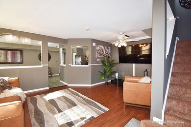 602 E Victoria Cir unit 23/1, North Aurora, IL 60542 - photo 3