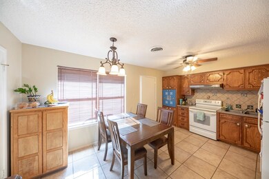 Kitchen/Dining
