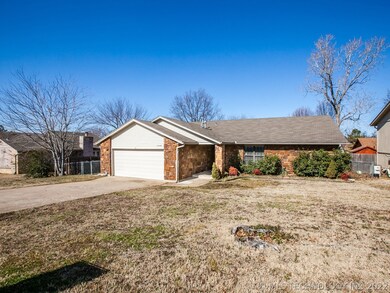 3049 W 70th St, Tulsa, OK 74132 - photo 2