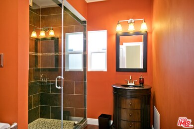 2202 Buckingham Rd, Los Angeles, CA 90016 - photo 3