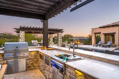 Backyard Outdoor Kitchen Powered by Lynx
