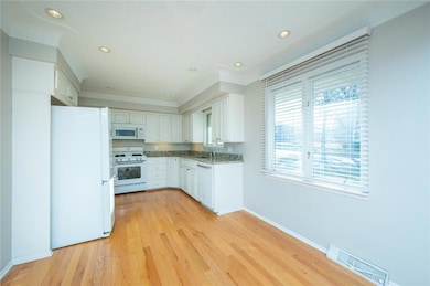 Updated eat in kitchen