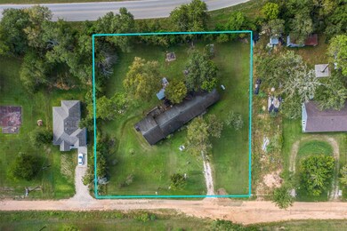 Overhead view and approximate property lines of 25