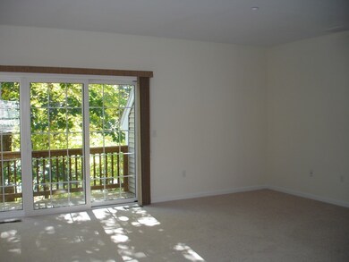 43 Hackett Hill Rd unit 31, Manchester, NH 03102 - photo 5