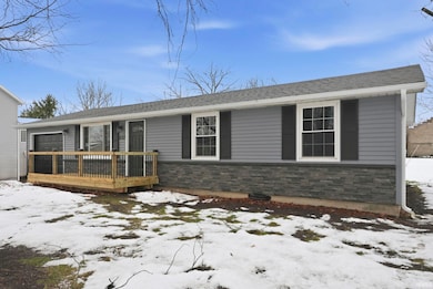 332 W Pleasant St, Churubusco, IN 46723 - photo 2