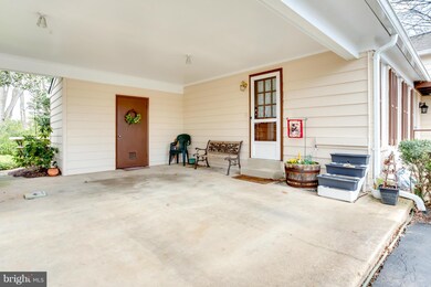 8997 Kildownet Ct, Vienna, VA 22182 - photo 3