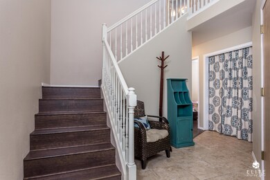 4411WestLakeCir(3of21)