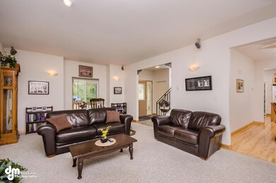 1575 N Meadow Lakes Loop-large-004-Livin