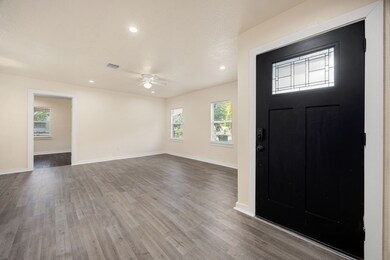 6122 Beldart St, Houston, TX 77033 - photo 3