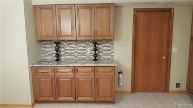 1645 Treeside Dr, Rochester Hills, MI 48307 - photo 4