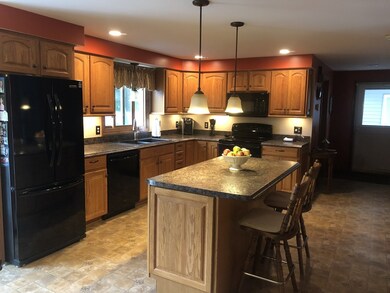 8 Schumann Dr, Westfield, MA 01085 - photo 4