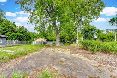 6806 Tuskegee St, Houston, TX 77091 - photo 4