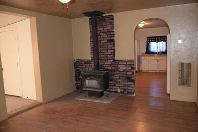 513 E Oak St, Winslow, AZ 86047 - photo 7