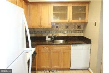 5758A Village Green Dr unit 9/575, Alexandria, VA 22309 - photo 2