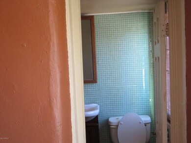 bathroom off bedroom
