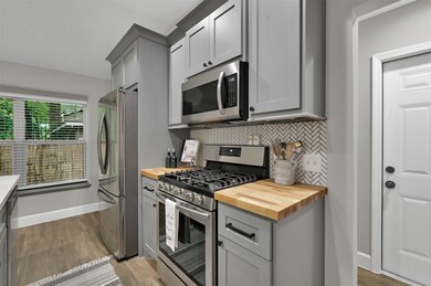 8 N Brook Pebble Ct, Spring, TX 77380 - photo 7