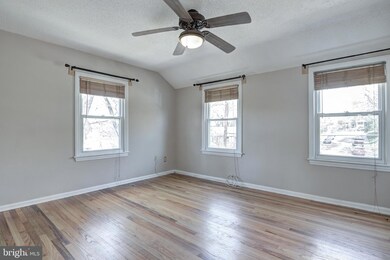 2633 Farmington Dr, Alexandria, VA 22303 - photo 4