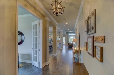 Spacious wide open foyer, 12' ceilings!