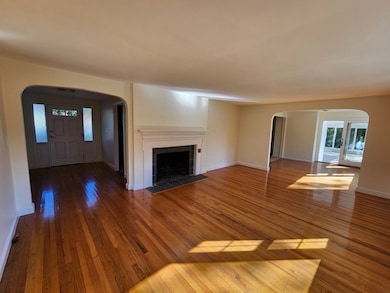 236 Pondview Dr, Springfield, MA 01118 - photo 7