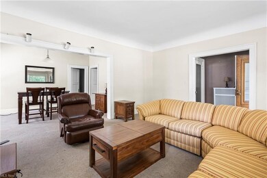 Bottom unit living/dining