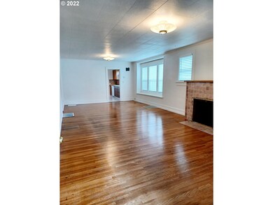 Living Room/Entrance