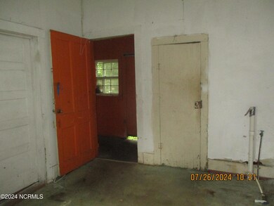 113 Reddick laundry room1