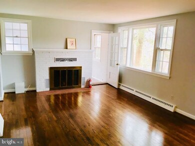 9001 Tuckerman Ln, Potomac, MD 20854 - photo 3