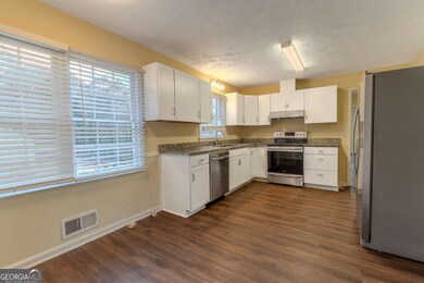 2067 Tanglewood Dr, Snellville, GA 30078 - photo 7