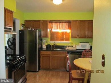 927 Central Hills Ln, Hyattsville, MD 20785 - photo 5