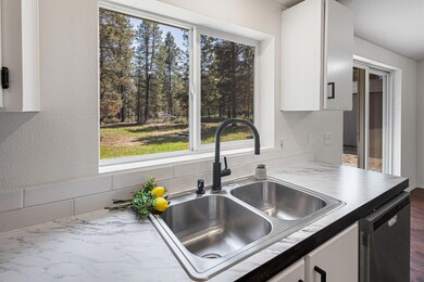 16093 Blackfeather Ln, La Pine, OR 97739 - photo 6